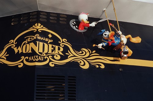 Disney_Wonder_Ship
